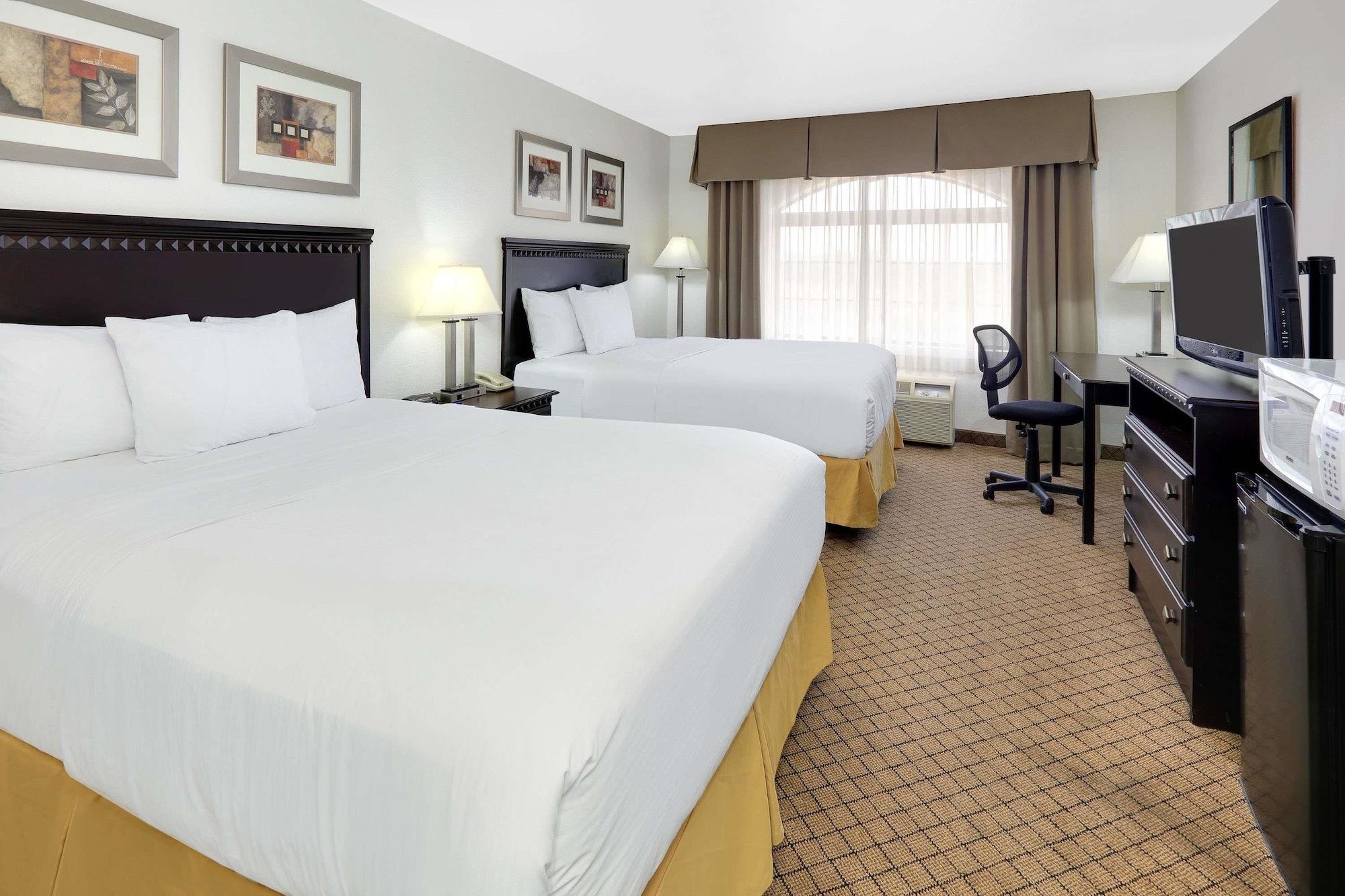 Baymont By Wyndham Roswell Hotel Exterior photo