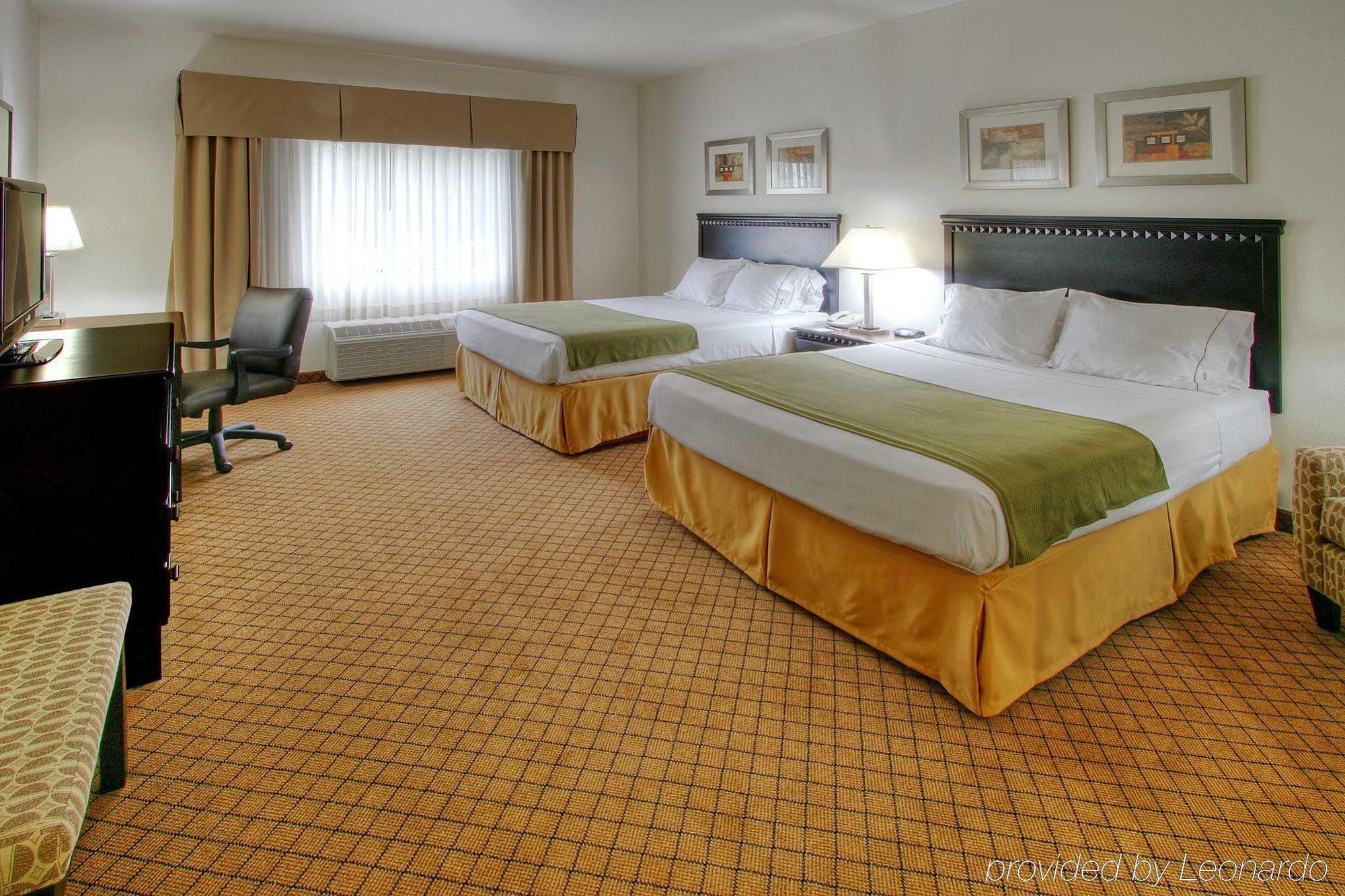 Baymont By Wyndham Roswell Hotel Exterior photo