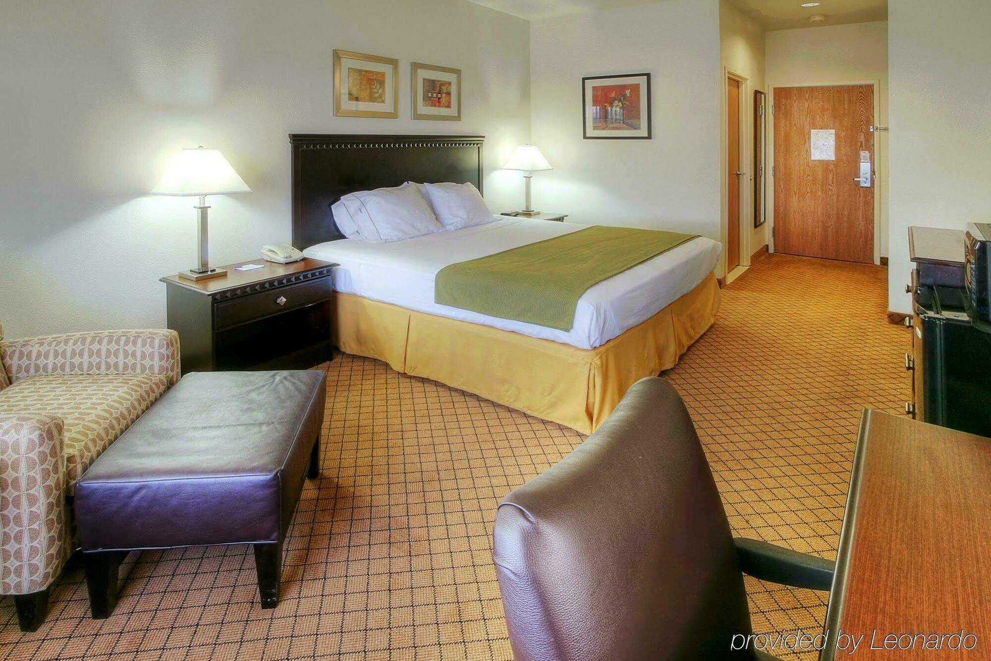 Baymont By Wyndham Roswell Hotel Exterior photo