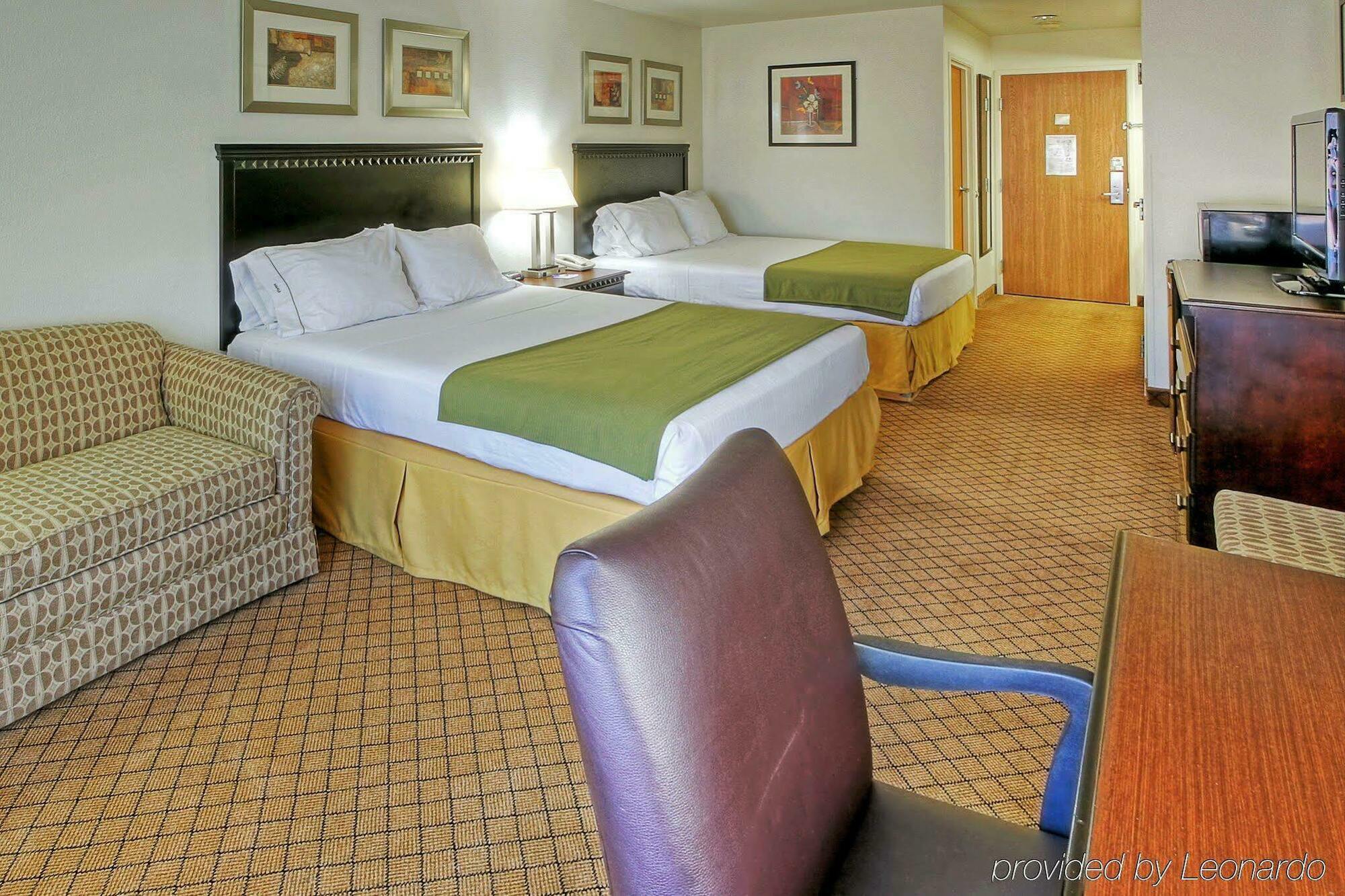 Baymont By Wyndham Roswell Hotel Exterior photo
