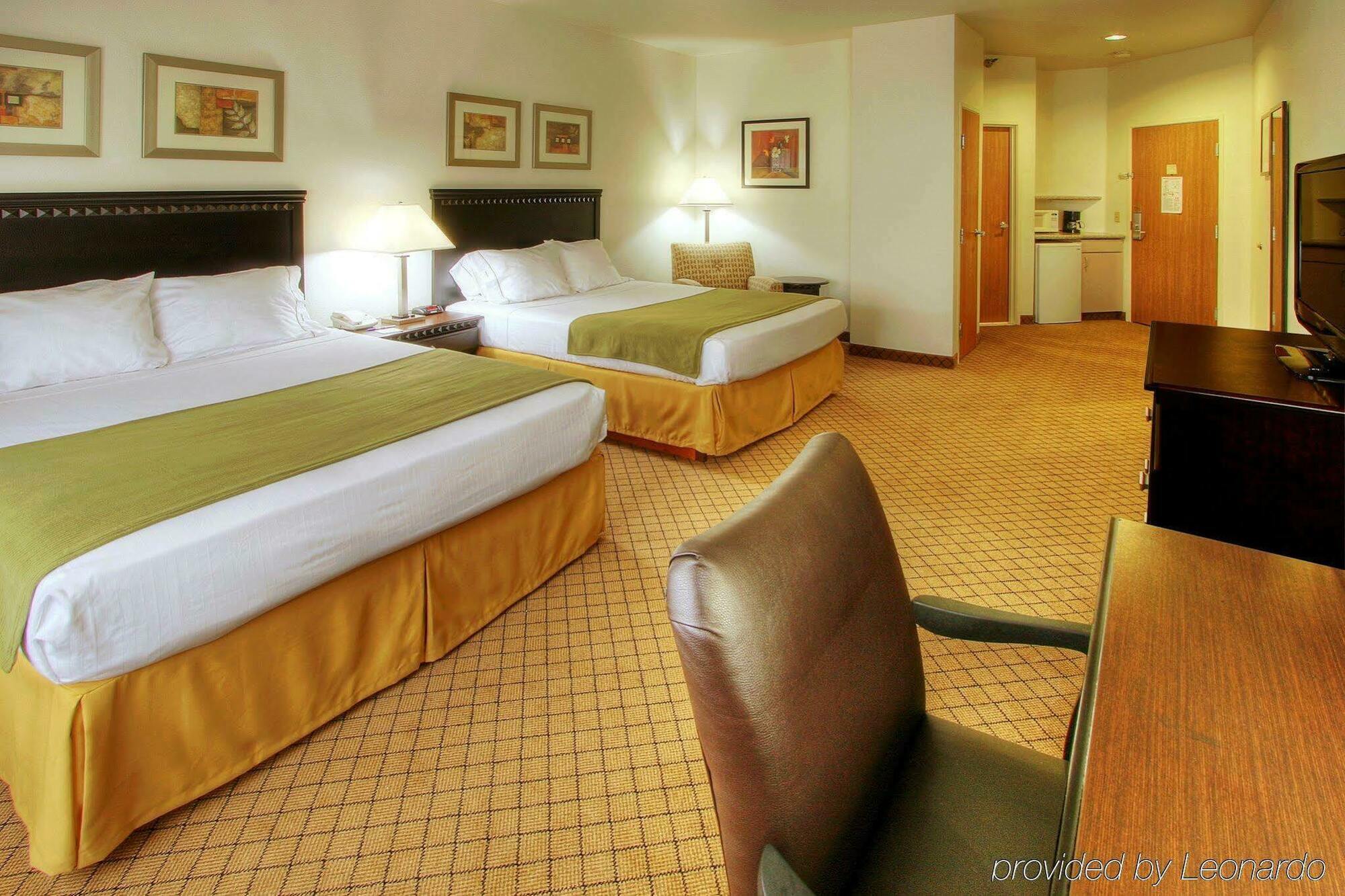 Baymont By Wyndham Roswell Hotel Exterior photo